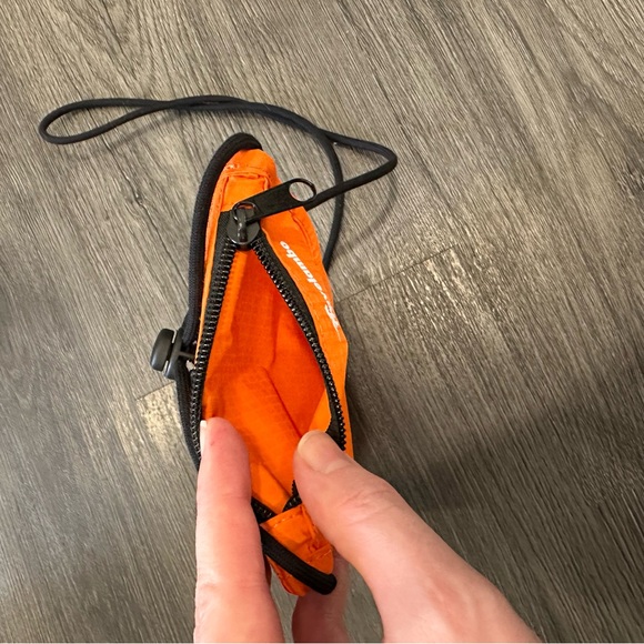 Orange concealable travel wallet - new and never used - Picture 6 of 6